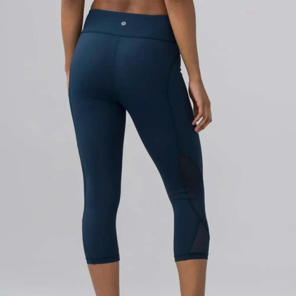 Lululemon sz 2 Twist & Train Crop 19" in Jaded great pre owned condition - Picture 12 of 14